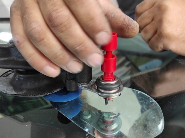 Krc Glass Novi Sad - Reparacija stakla - punjenje oštećenja pod pritiskom